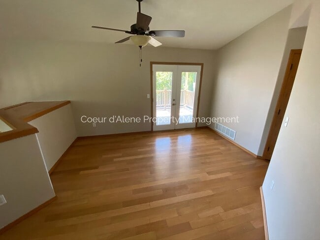 Building Photo - 4 bedroom home in Woodland Meadows!