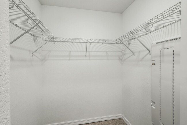 Walk In Closet! - 14091 Heritage Landing Blvd