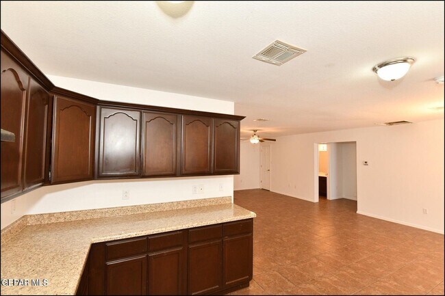 Building Photo - 1591 Hartsdale Dr