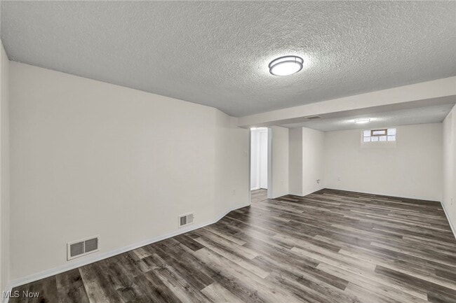 Building Photo - 766 E 232nd St