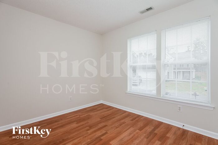 Building Photo - 1928 Killarney Pl