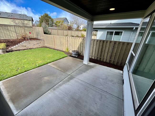 Building Photo - Spacious Home Located in Southwest Corvallis