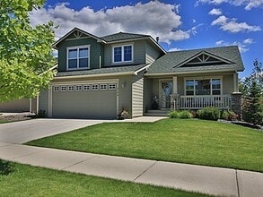 Building Photo - LARGE SINGLE FAMILY HOME ON CORNWALL (RPM#220)