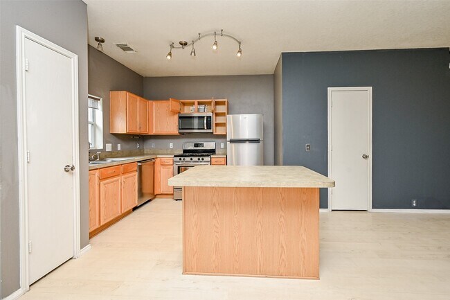 Building Photo - 23850 Pebworth Pl