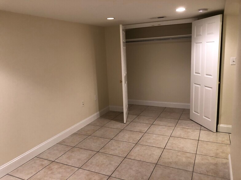 Den closet - 1859 Mintwood Pl NW