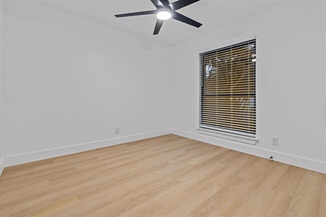Building Photo - 5102 Summerset Trail