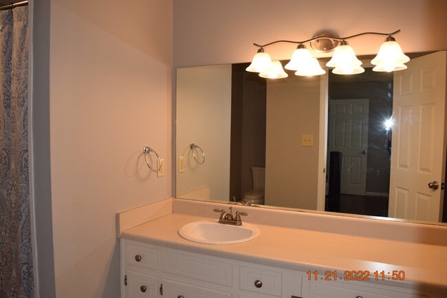 Building Photo - 1606 Dorchester Dr
