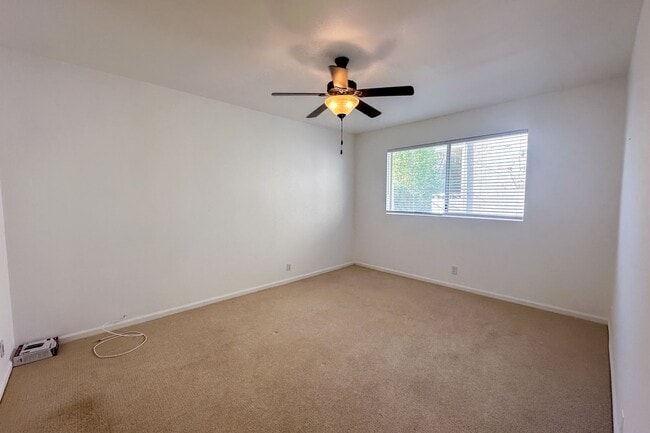 Building Photo - An Enchanted View Townhome