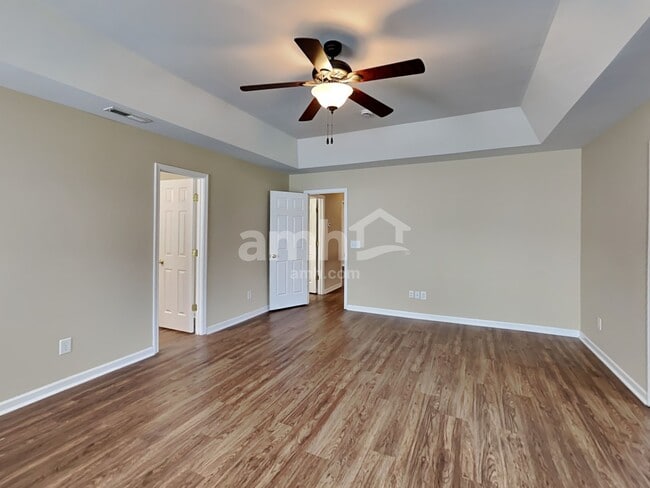 Building Photo - 1007 Vanguard Dr