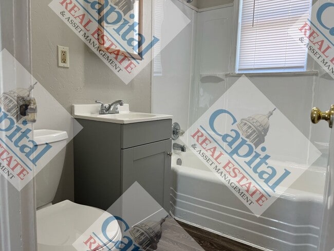Building Photo - Charming 2 Bedroom w/ Move in Special