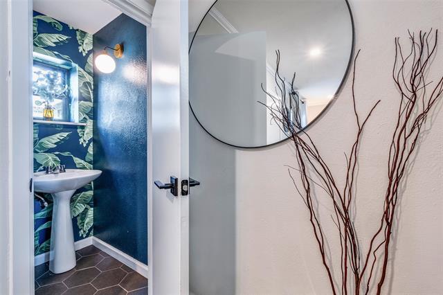 Building Photo - 4924 Lahoma St