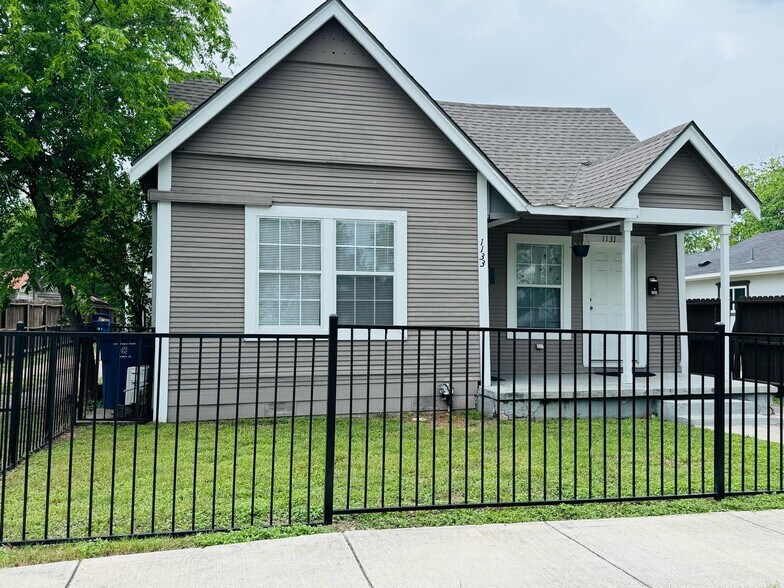 Building Photo - 1133 W Lynwood Ave