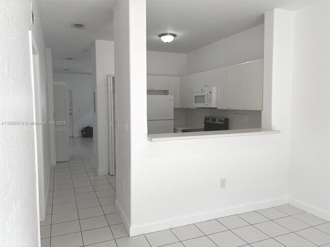 Building Photo - 1663 SE 27th Dr