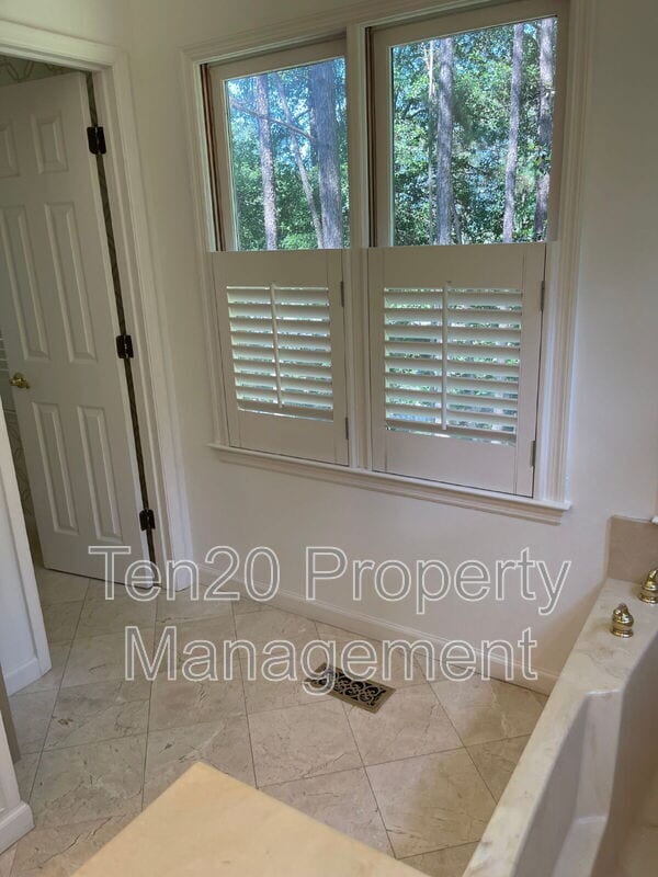 Building Photo - 1544 Glencoe Dr