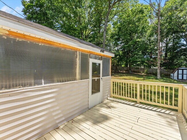 Building Photo - 2220 Lauderdale Dr