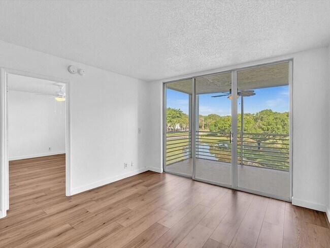 Building Photo - 9470 Poinciana Pl