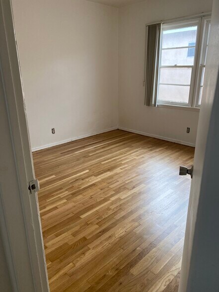 Building Photo - 2035 S Holt Ave