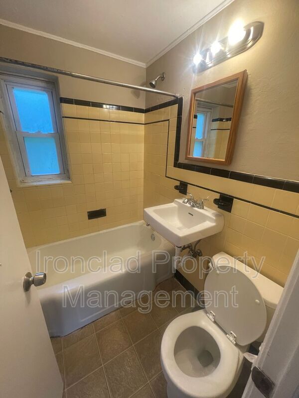 Building Photo - 5 Elizabeth Rd