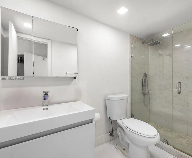 Building Photo - Fully renovated 2/2 in Sunny Isles Beach