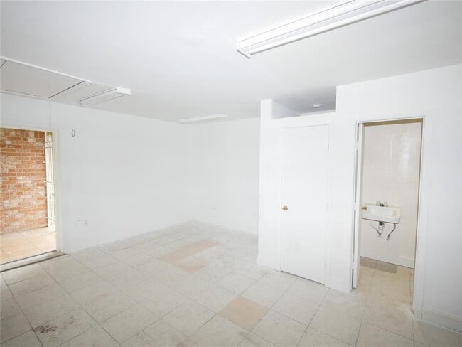 Building Photo - 12314 Plumpoint Dr