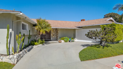 Building Photo - 4246 Cloverdale Ave
