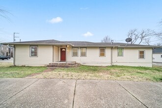 Building Photo - Spacious & Newly Renovated 5-Bedroom Home Available May 9!