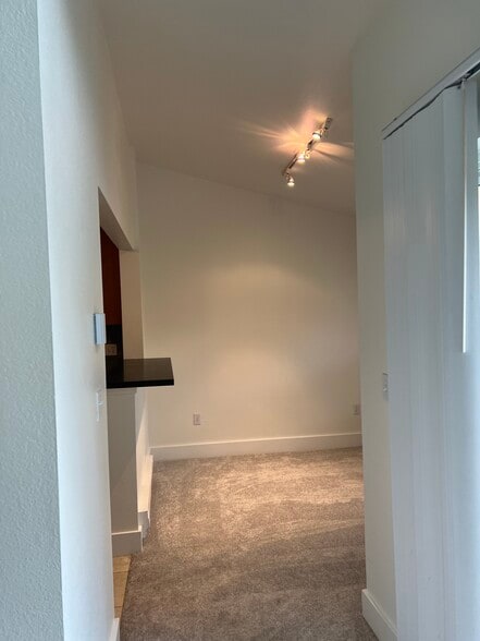 Building Photo - 3008 N Narrows Dr