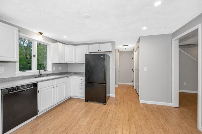 Building Photo - 352 Mammoth Rd