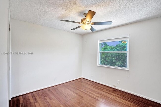 Building Photo - 21461 Sawmill Ct