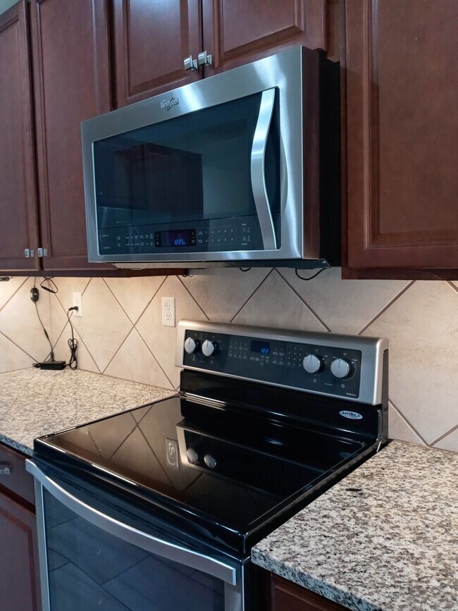 Building Photo - FOUR BEDROOMS!