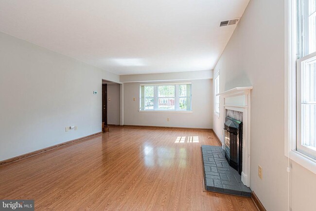 Building Photo - 13145 Madonna Ln