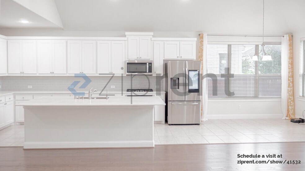 Building Photo - 8721 Fairway Ln