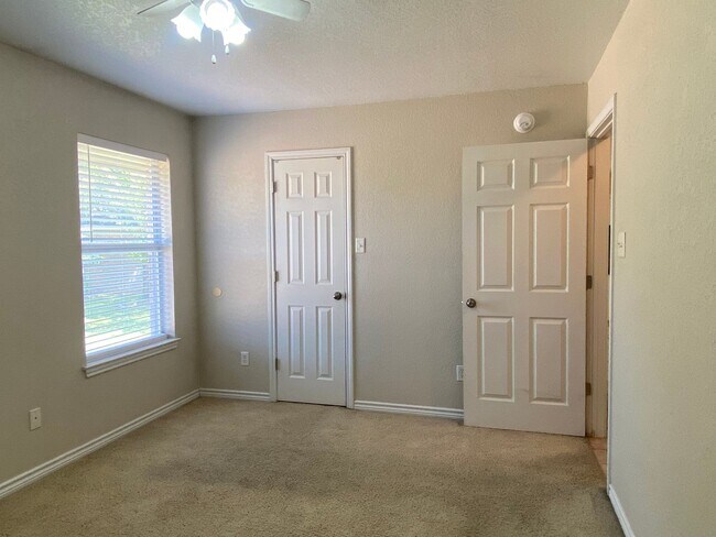 Building Photo - 160 Satch Dr