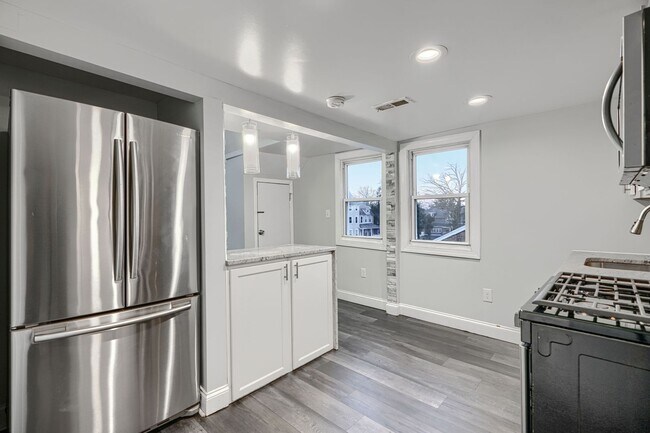 Building Photo - 4012 Fernhill Ave