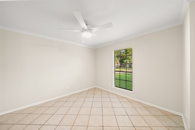 Building Photo - 2707 Foliage Green Dr