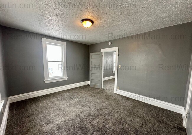 Building Photo - 910 Mulberry St