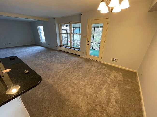 Building Photo - Charming 4 Bedroom Home in Downtown Shelbyville – Prime Location & Classic Comfort