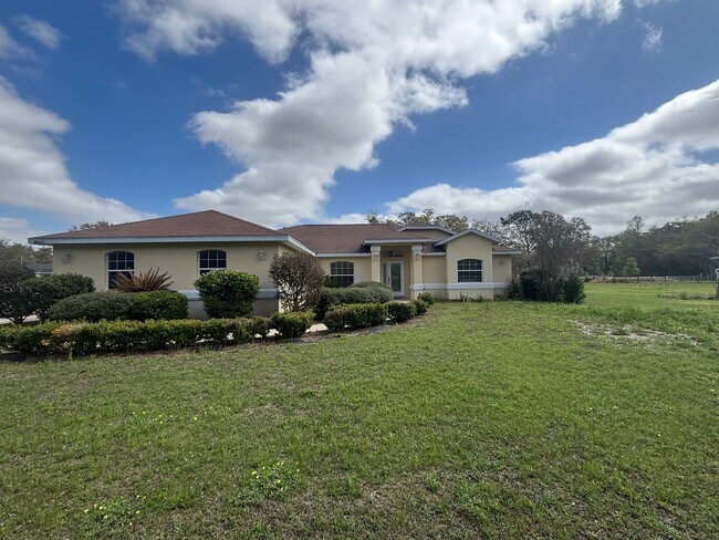 Building Photo - 3/3 Newly renovated on 3+ acres