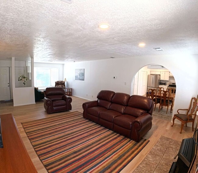 Building Photo - 2550 Rosswood Dr SE