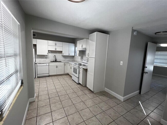 Building Photo - 1931 Carrigan Ave