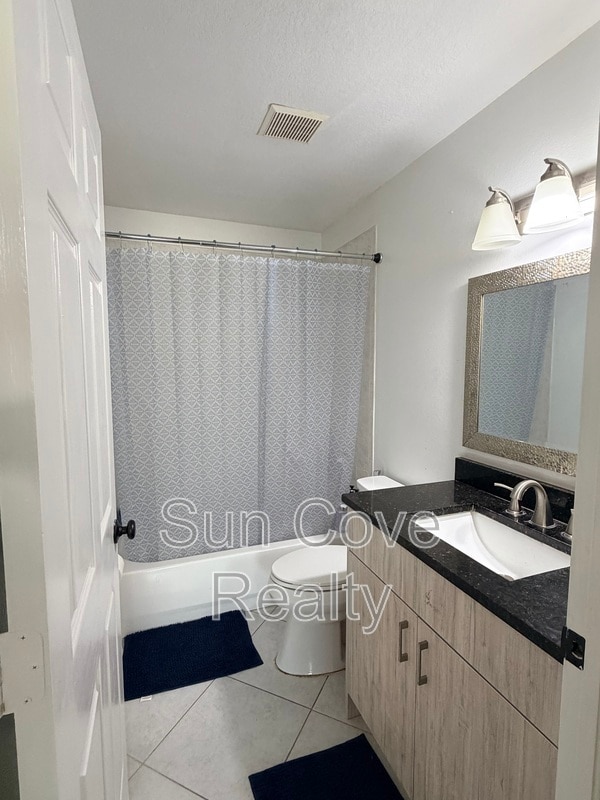 Building Photo - 8833 Cypress Hammock Dr