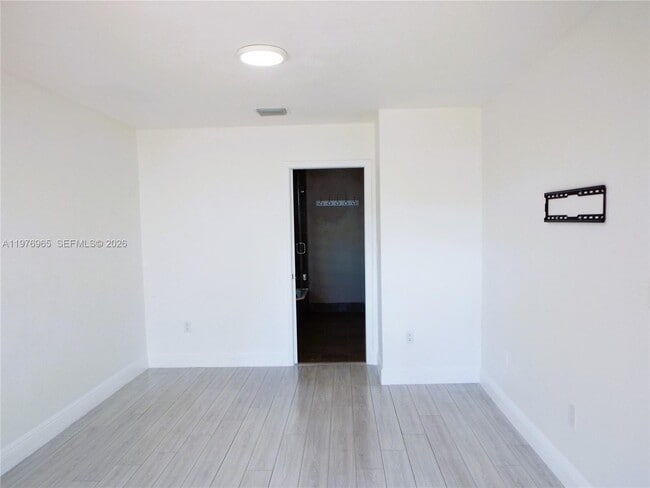 Building Photo - 422 SW 88th Pl