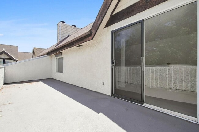 Building Photo - 14937 Dickens St
