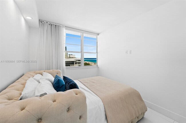 Building Photo - 100 Lincoln Rd