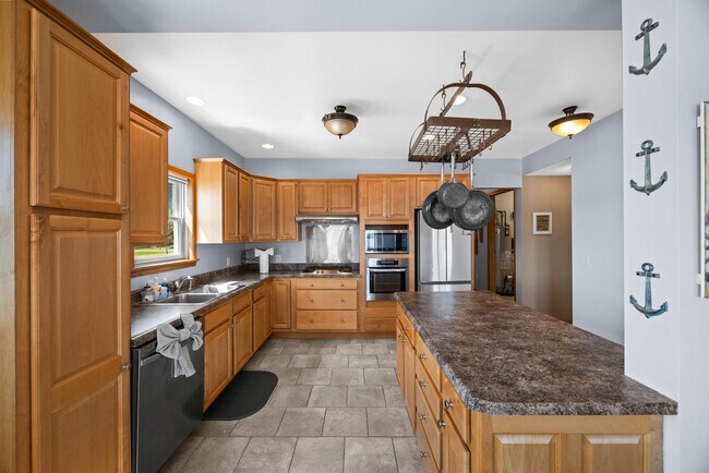 Building Photo - 15414 N River Beach Dr