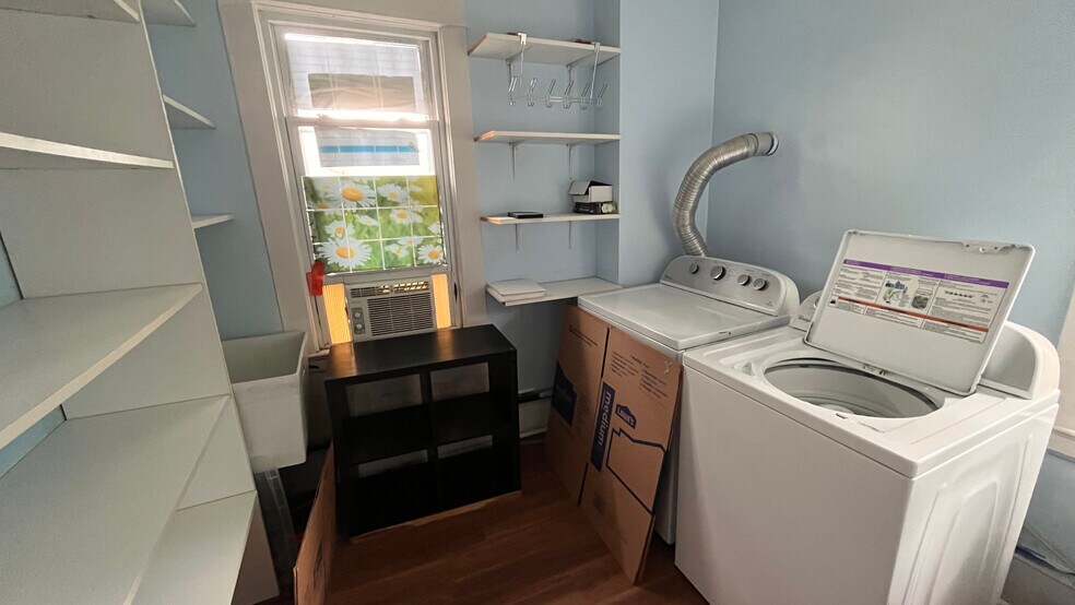 Building Photo - 5859 Hobart St