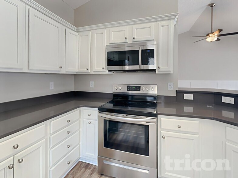 Building Photo - 153 Devon Forrest Dr