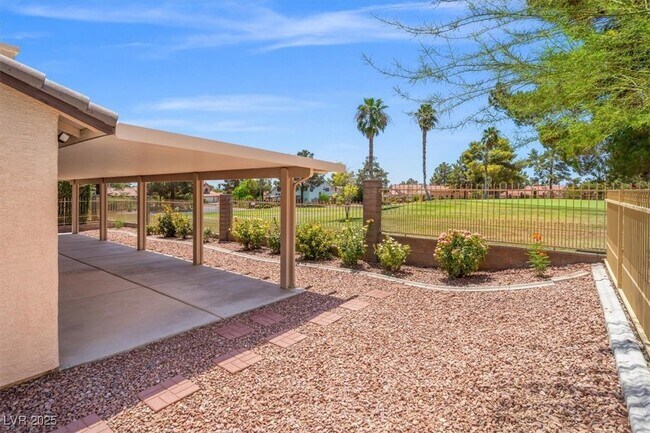 Building Photo - 5005 Cliffrose Dr
