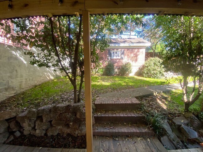 Building Photo - 2225 Blossom St