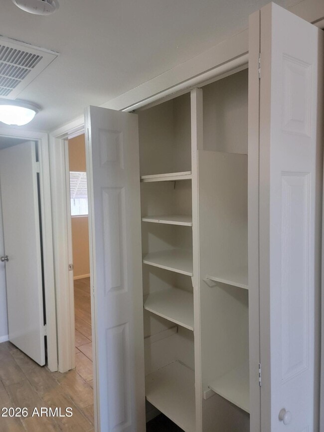 Building Photo - 204 N Standage